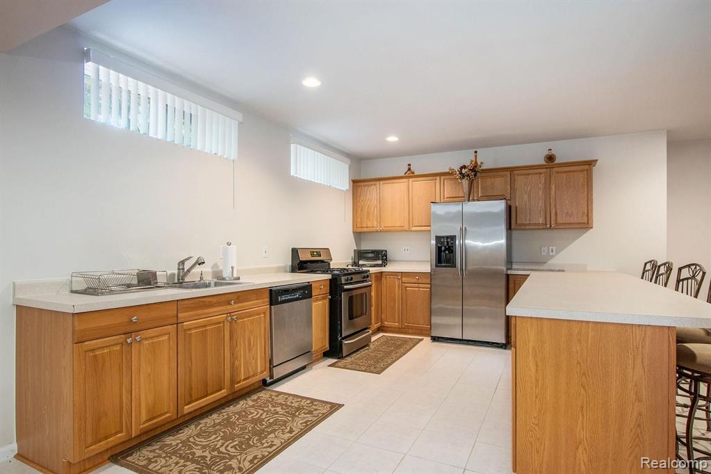 90 Shagbark Drive Rochester Hills, MI 48309 - Photo 35 of 41