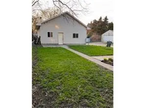 $250,000 | 587 Bay Street, St. Paul, MN 55102