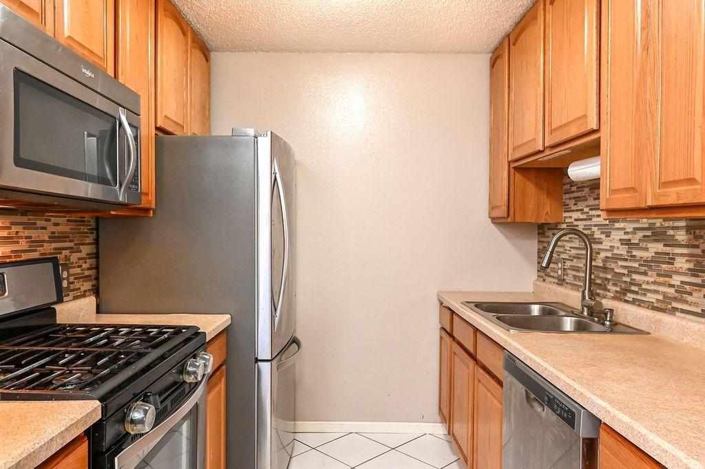 536 78th Avenue Northeast Spring Lake Park, MN 55432 - Photo 5 of 25