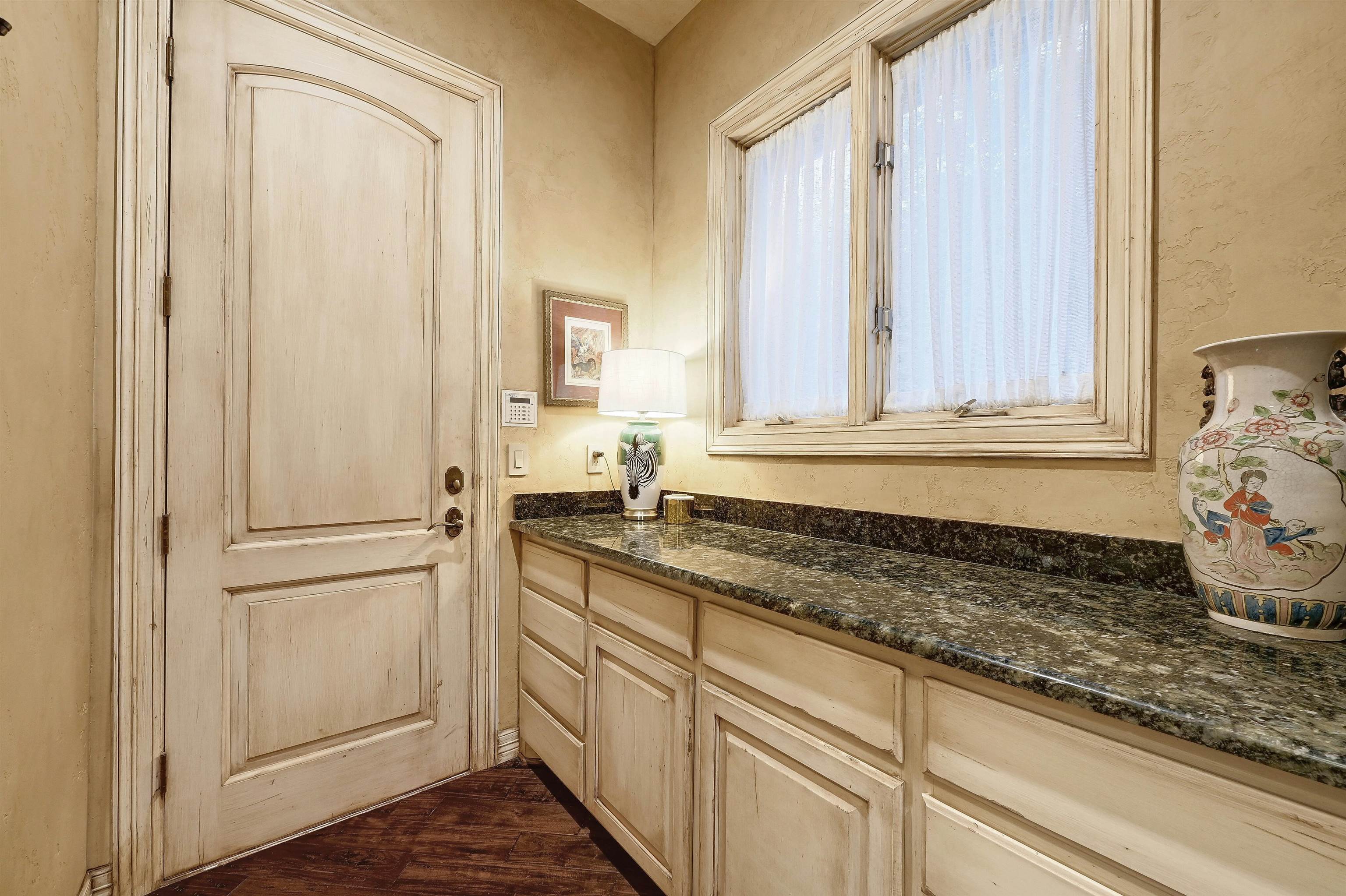 2305 Barton Creek Boulevard, Unit 29 Austin, TX 78735 - Photo 22 of 30 Gallery Image 22