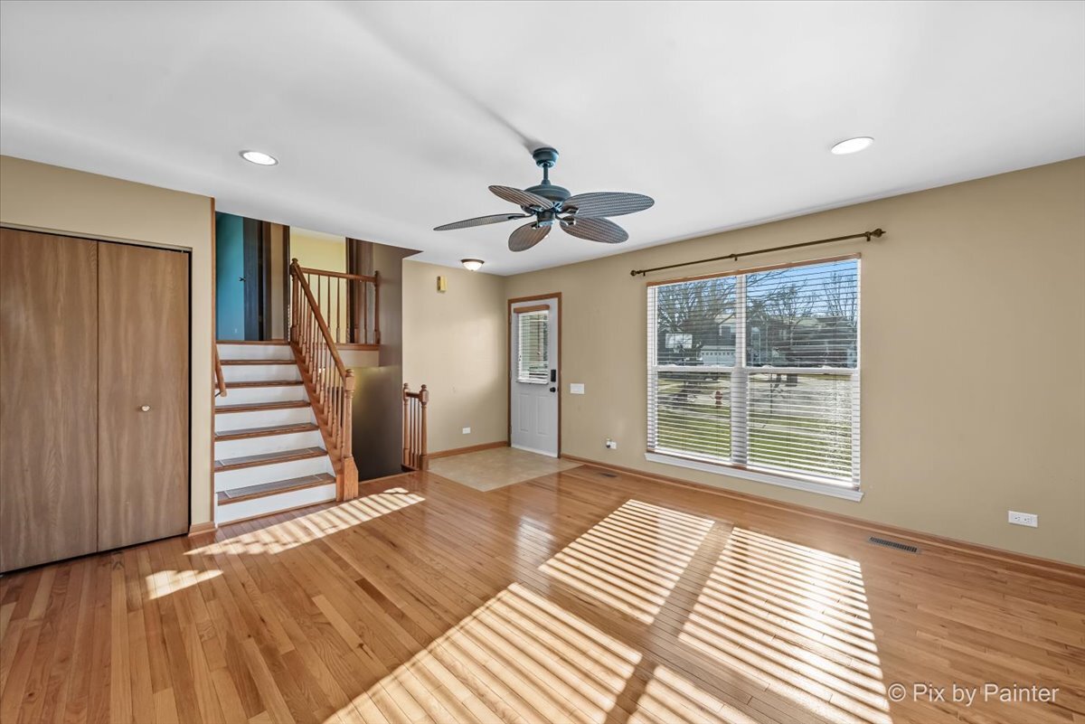 1502 Sawgrass Court Elgin, IL 60123 - Photo 5 of 39