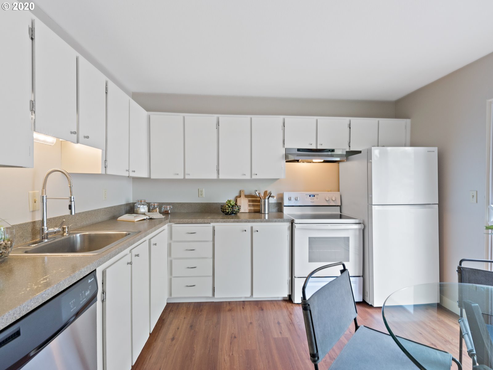 8401 Southwest 30th Avenue Portland, OR 97219 - Photo 7 of 30 Gallery Image 7