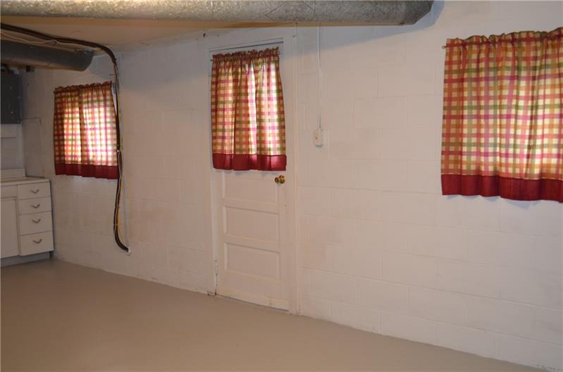 129 Raspberry Road Claysville, PA 15323 - Photo 9 of 14