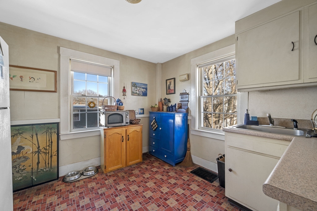 35 Rowland Street Marblehead, MA 01945 - Photo 20 of 37 Gallery Image 20