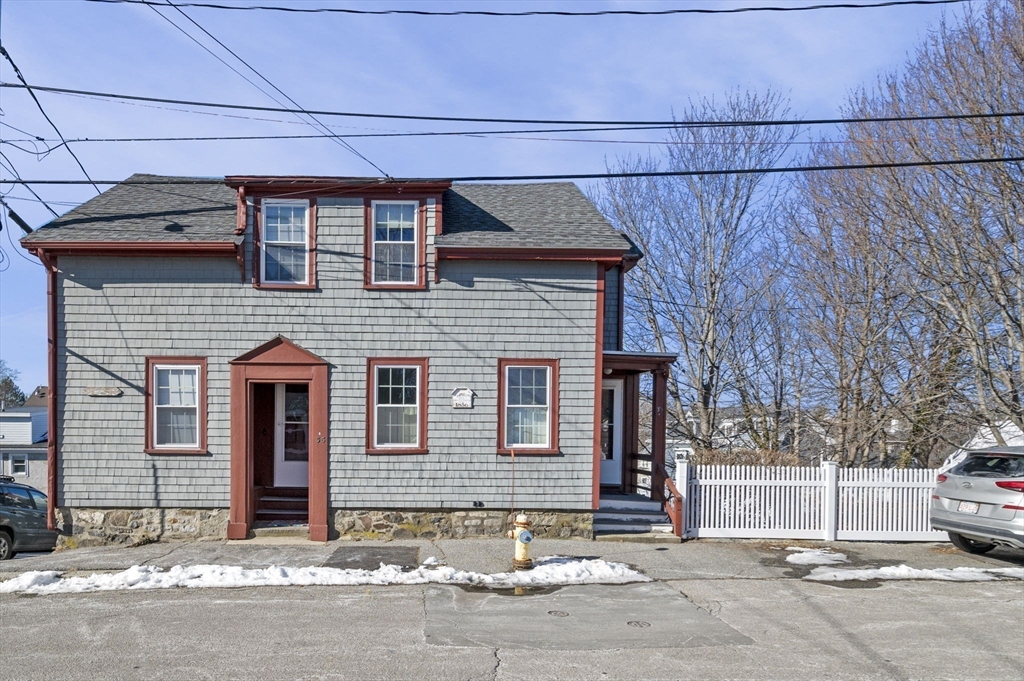 35 Rowland Street Marblehead, MA 01945 - Photo 3 of 37 Gallery Image 3