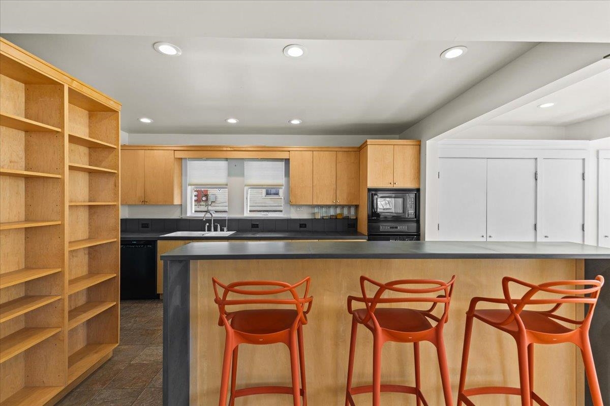 185 Maple Street Burlington, VT 05401 - Photo 13 of 40