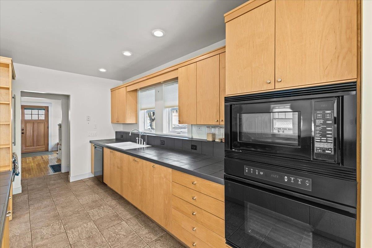 185 Maple Street Burlington, VT 05401 - Photo 16 of 40