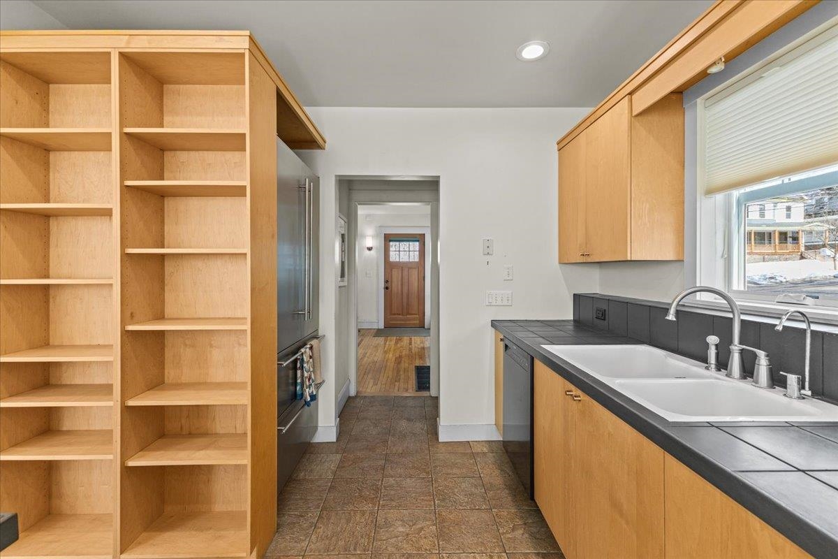 185 Maple Street Burlington, VT 05401 - Photo 17 of 40