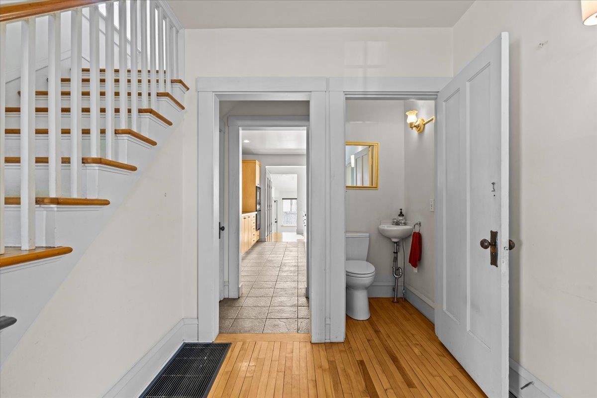 185 Maple Street Burlington, VT 05401 - Photo 23 of 40