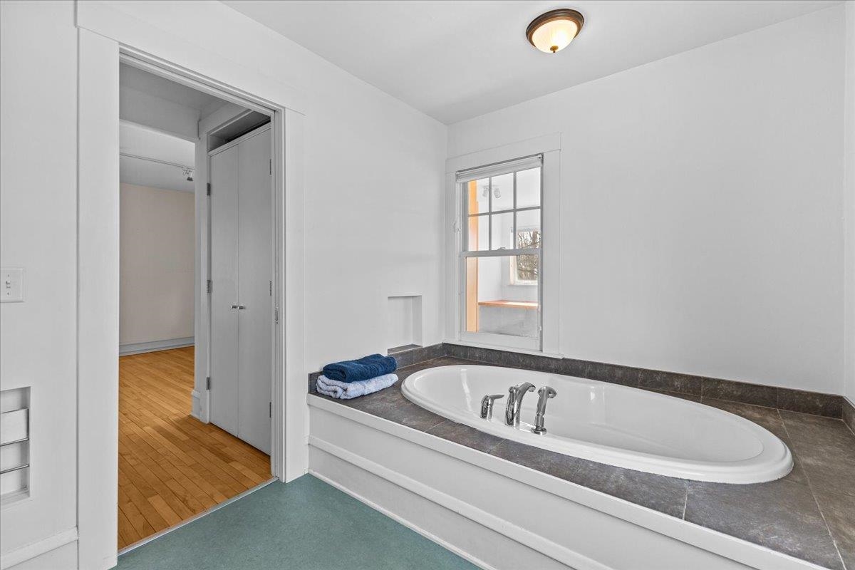 185 Maple Street Burlington, VT 05401 - Photo 30 of 40