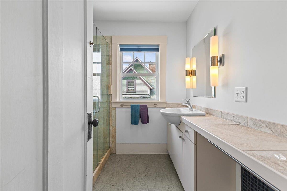 185 Maple Street Burlington, VT 05401 - Photo 33 of 40