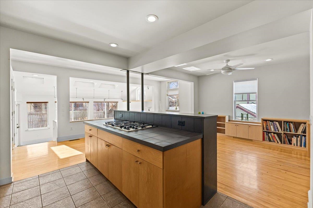 185 Maple Street Burlington, VT 05401 - Photo 5 of 40