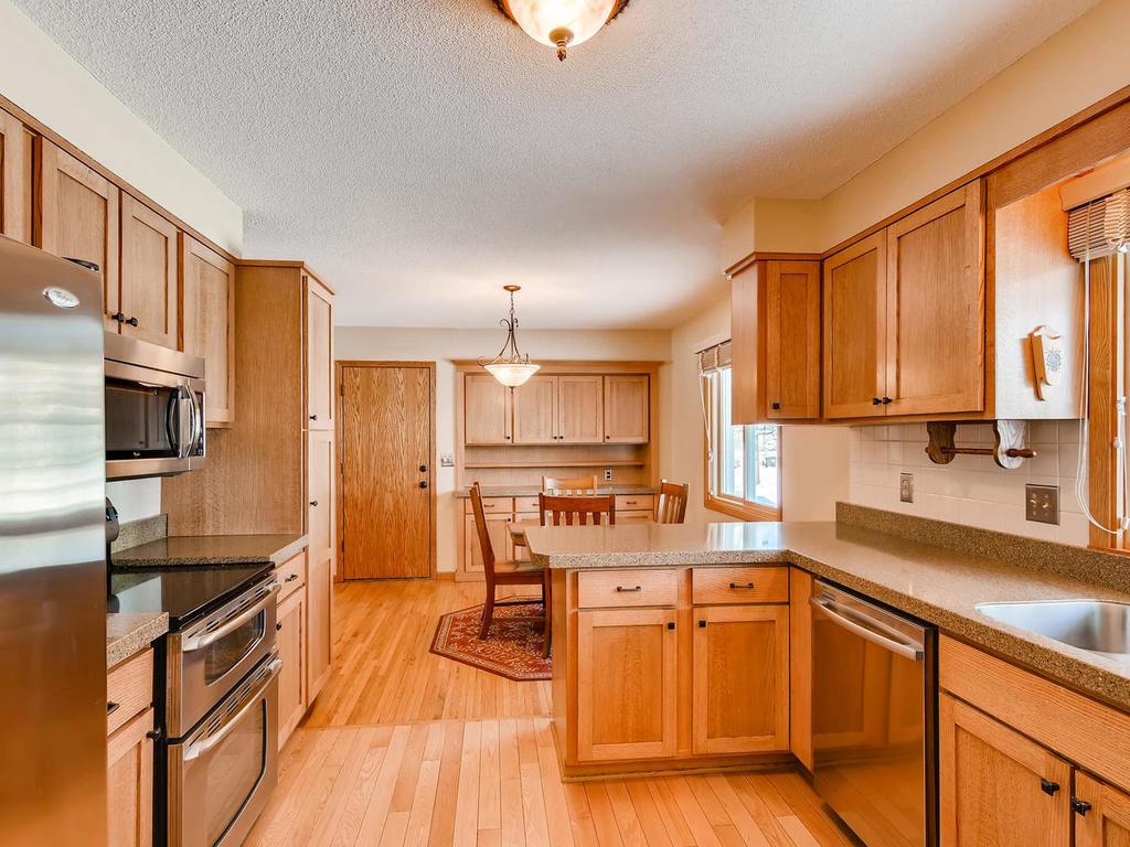 26435 Edgewood Road Excelsior, MN 55331 - Photo 5 of 27 Gallery Image 5
