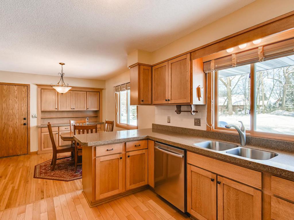 26435 Edgewood Road Excelsior, MN 55331 - Photo 6 of 27 Gallery Image 6