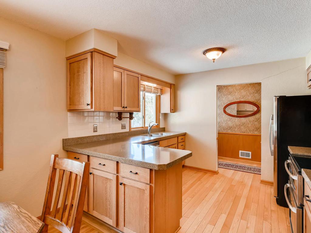 26435 Edgewood Road Excelsior, MN 55331 - Photo 8 of 27 Gallery Image 8