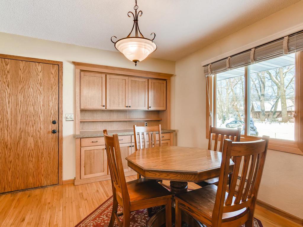 26435 Edgewood Road Excelsior, MN 55331 - Photo 9 of 27 Gallery Image 9