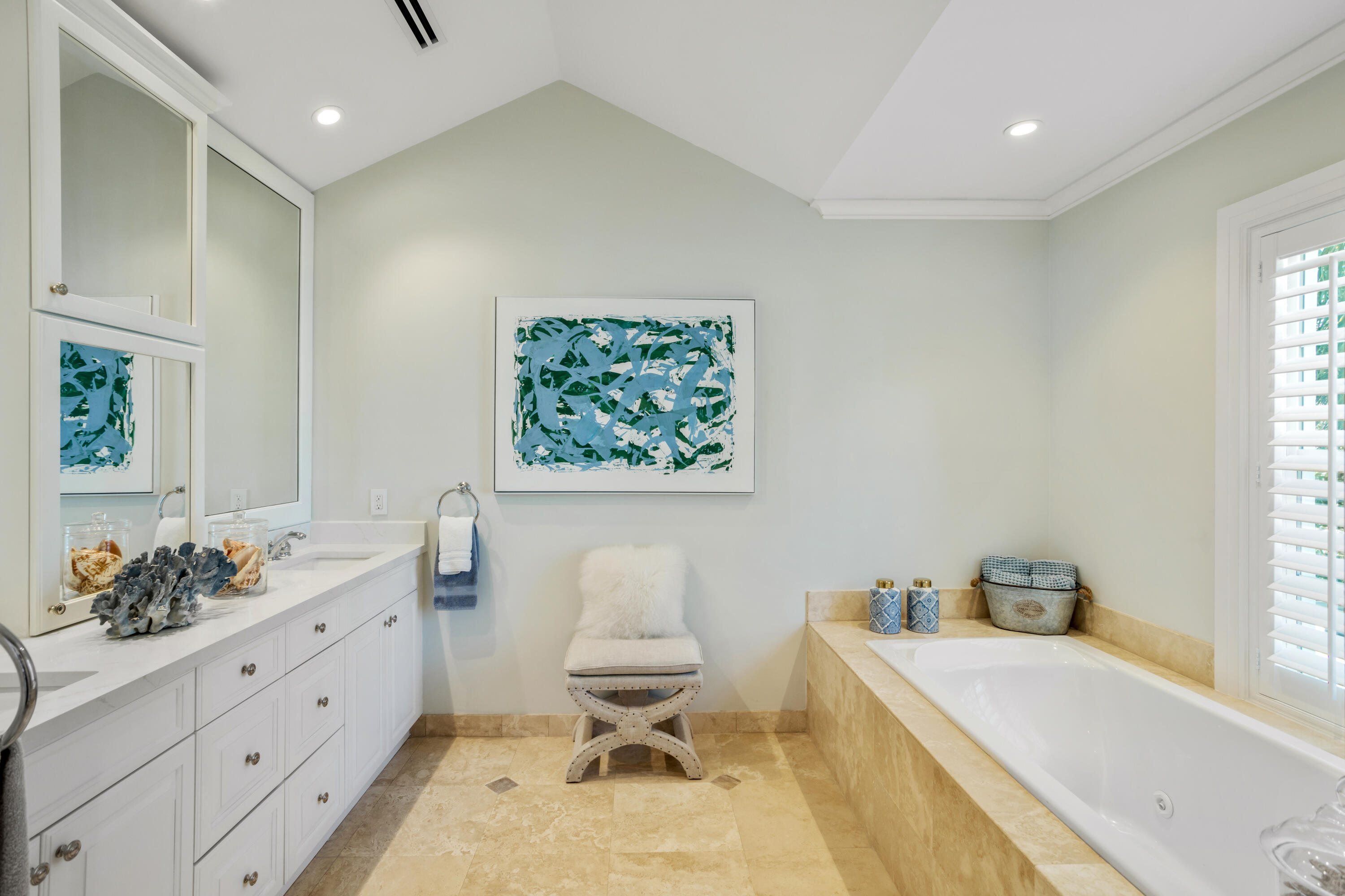 327 Arabian Road Palm Beach, FL 33480 - Photo 12 of 23 MASTER_BATH