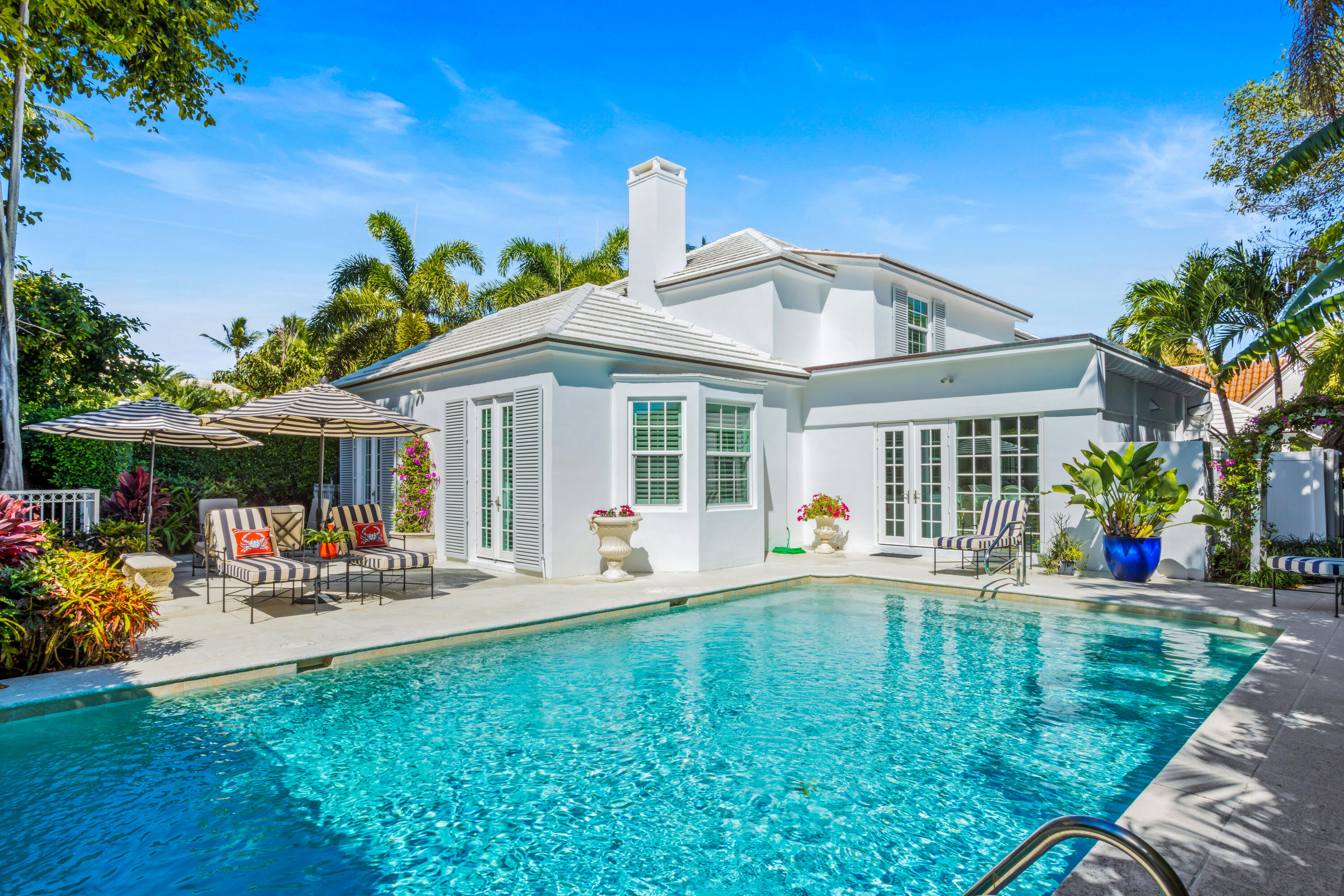 327 Arabian Road Palm Beach, FL 33480 - Photo 19 of 23 REAR_RIGHT_ANGLE