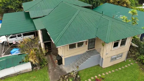 a view of a house with a yard