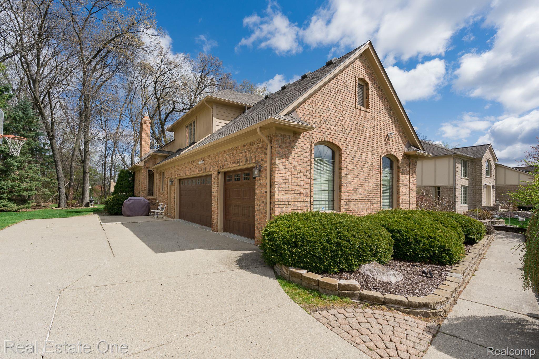 3716 Merriweather Lane Rochester, MI 48306 - Photo 2 of 30 Gallery Image 2
