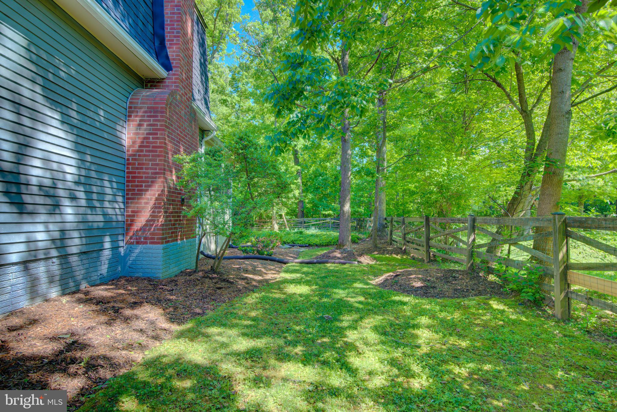 44 Carrollton Road Sterling, VA 20165 - Photo 62 of 75 Side yard