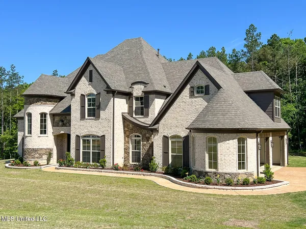 $707,000 | 11210 Vicki's Lane, Olive Branch, MS 38654