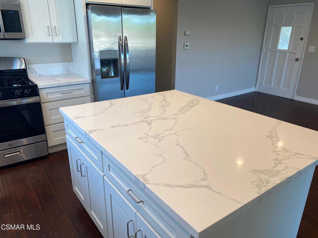 662 Benson Way Thousand Oaks, CA 91360 - Photo 4 of 18