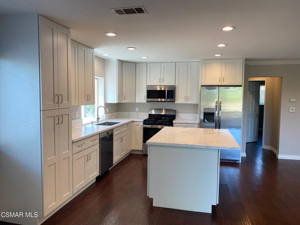 662 Benson Way Thousand Oaks, CA 91360 - Photo 5 of 18