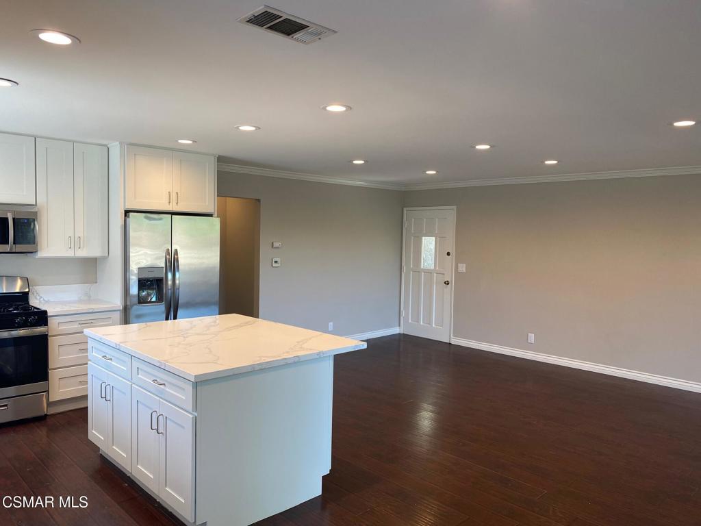 662 Benson Way Thousand Oaks, CA 91360 - Photo 7 of 18