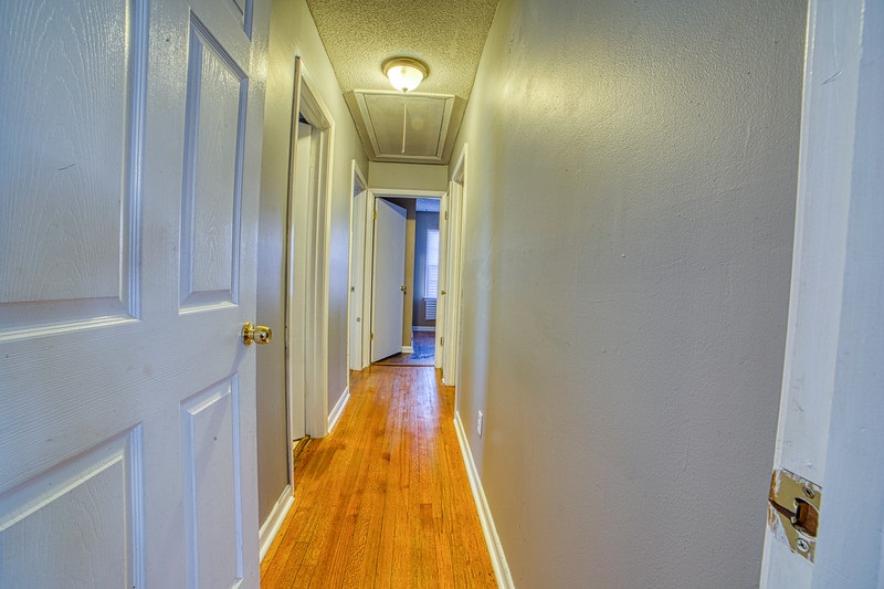 1600 Hopewell Road Memphis, TN 38117 - Photo 14 of 25 Original Hardwood Floors!