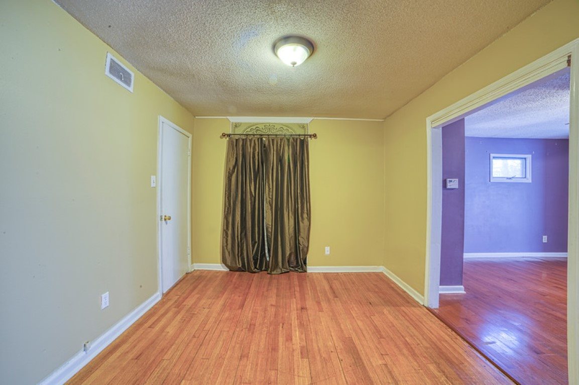 1600 Hopewell Road Memphis, TN 38117 - Photo 22 of 25 This unique room can be a home office, exercise room or extend the Master bedroom to create your large Master Suite!