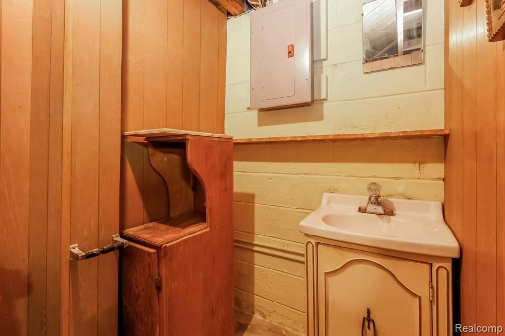 26442 Five Mile Road Redford, MI 48239 - Photo 6 of 8 038-Powder_Room-1664469-medium.jpg
