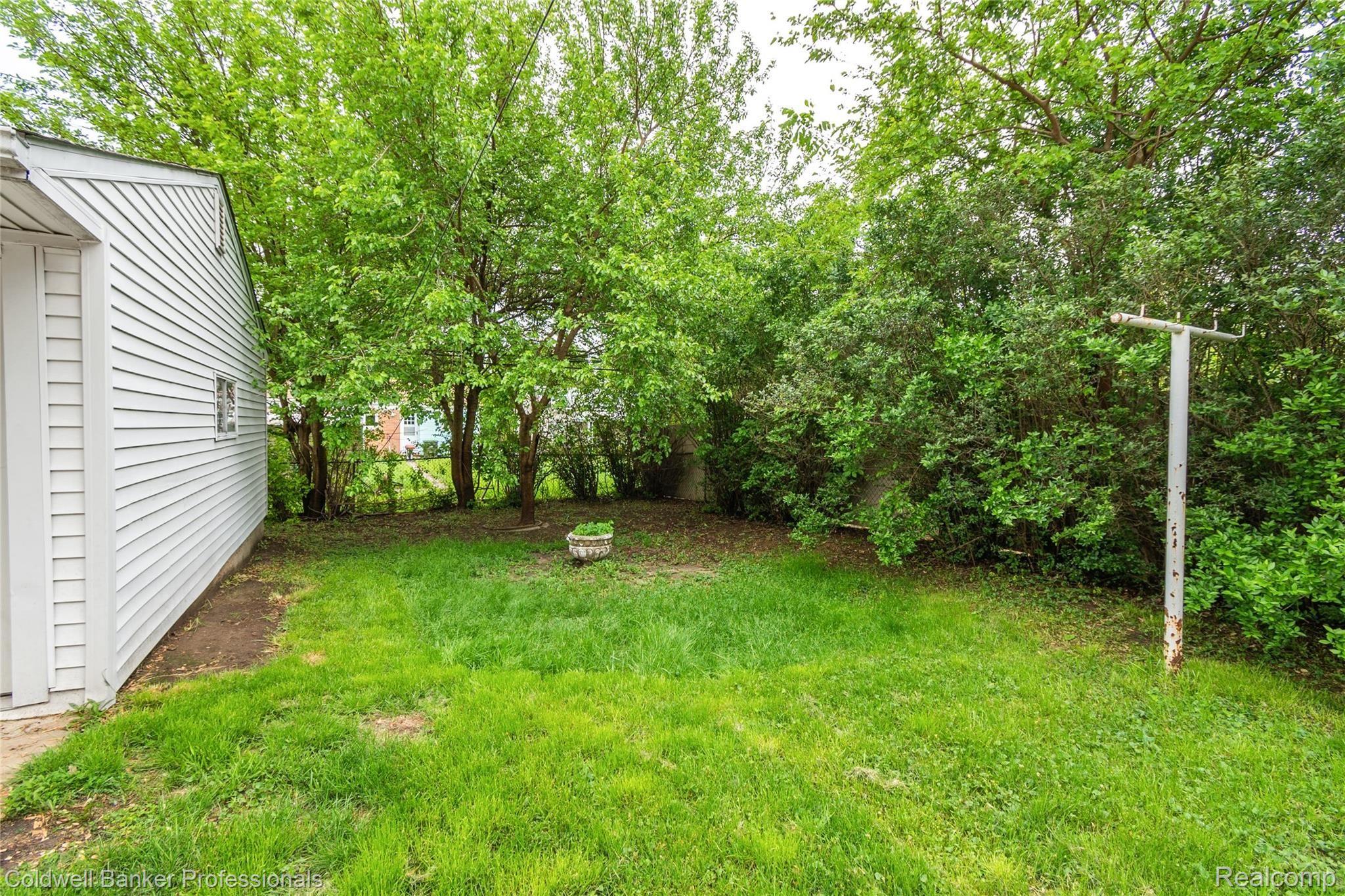 8105 Pardee Road Taylor, MI 48180 - Photo 33 of 34 Backyard