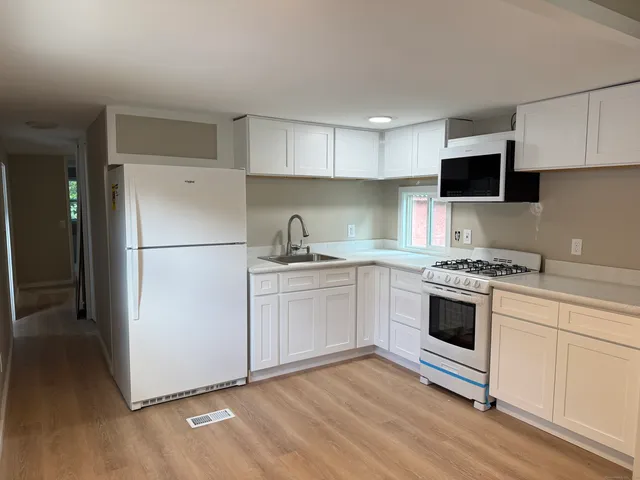 $86,900 | 133 West Main Street, Clinton, CT 06413