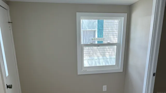 $86,900 | 133 West Main Street, Clinton, CT 06413