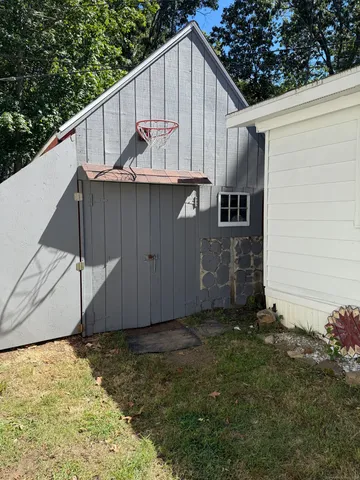 $86,900 | 133 West Main Street, Clinton, CT 06413