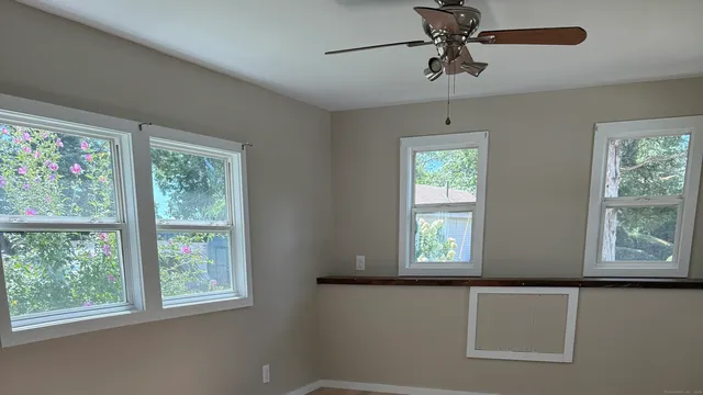 $86,900 | 133 West Main Street, Clinton, CT 06413