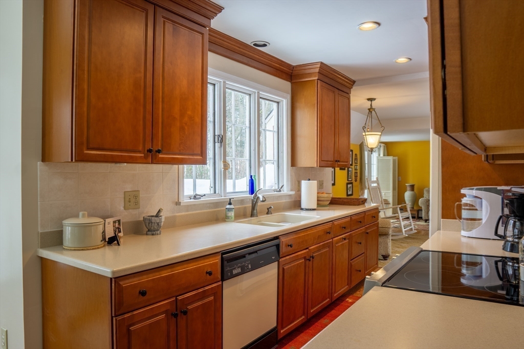 10 Kenwood Road Holden, MA 01520 - Photo 14 of 41