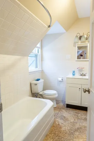 $560,000 | 10 Kenwood Road, Holden, MA 01520