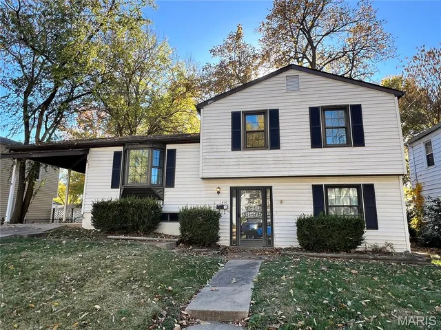 $184,900 | 2390 Teakwood Manor Drive, Florissant, MO 63031
