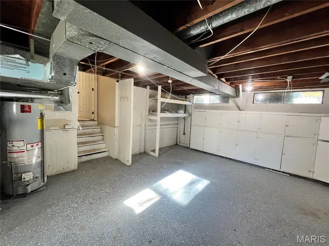 $184,900 | 2390 Teakwood Manor Drive, Florissant, MO 63031