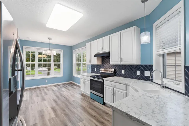 $439,900 | 1680 Oakbrooke Court, Eagan, MN 55122