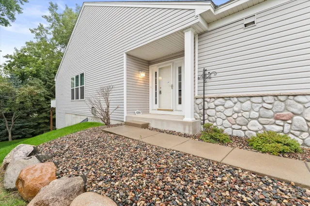 $439,900 | 1680 Oakbrooke Court, Eagan, MN 55122