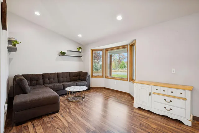 $375,000 | 1415 Central Avenue Southwest, Cambridge, MN 55008