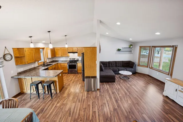 $375,000 | 1415 Central Avenue Southwest, Cambridge, MN 55008