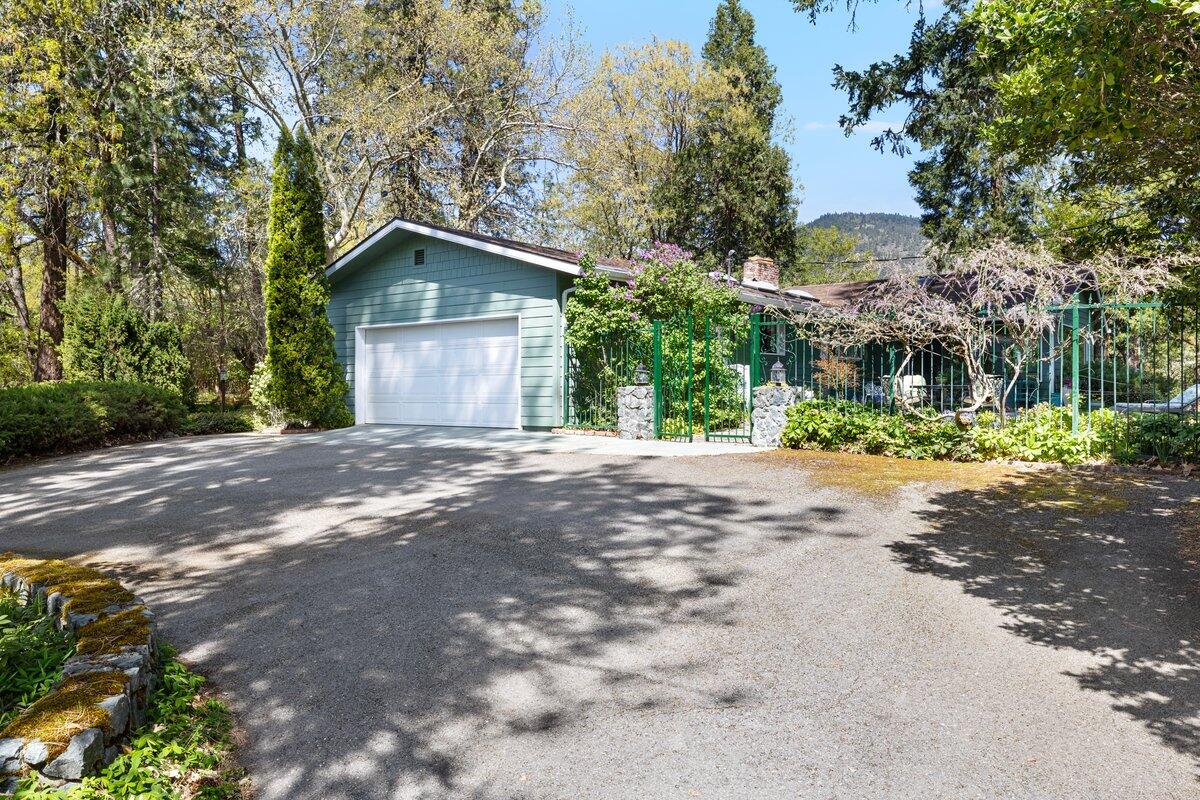 1129 Three Pines Road Grants Pass, OR 97526 - Photo 5 of 52 Garage and Gate for Main home