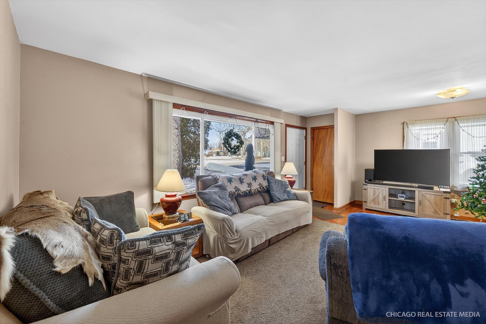 871 South Chatham Avenue Addison, IL 60101 - Photo 4 of 22