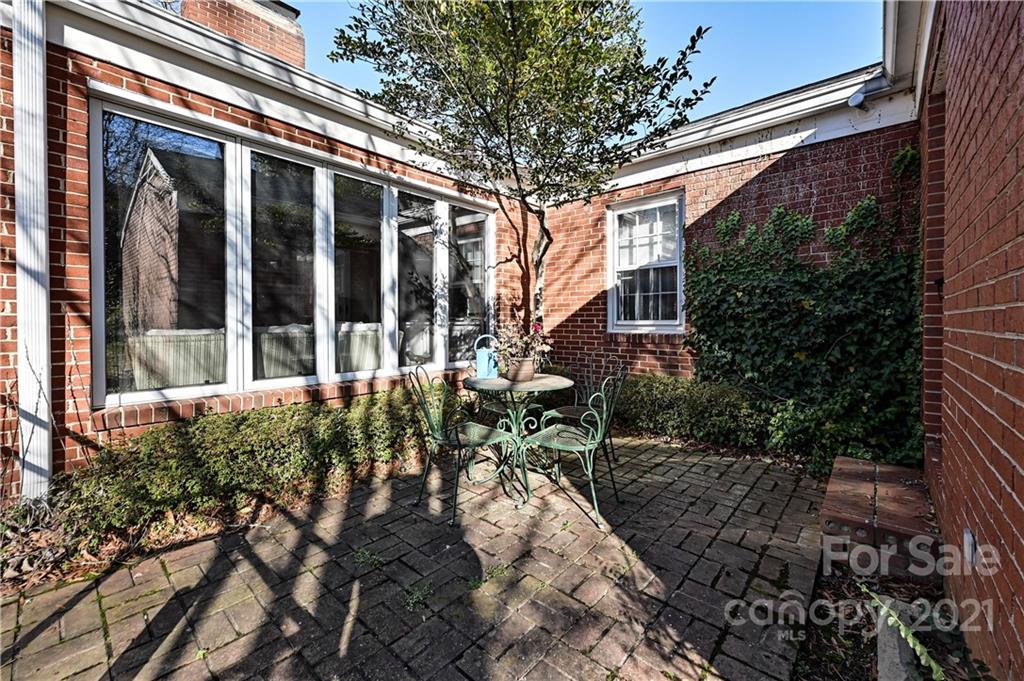 1637 Sterling Road Charlotte, NC 28209 - Photo 7 of 10 Gallery Image 7