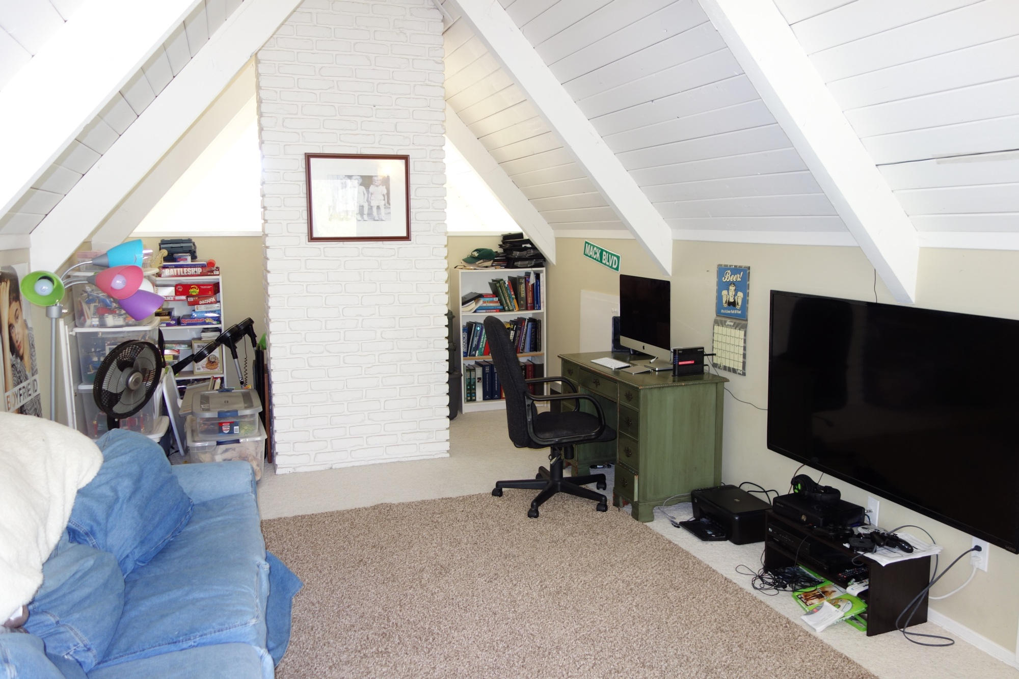 927 Randolph Road Santa Barbara, CA 93111 - Photo 17 of 17 a view of a livingroom with workspace and a window