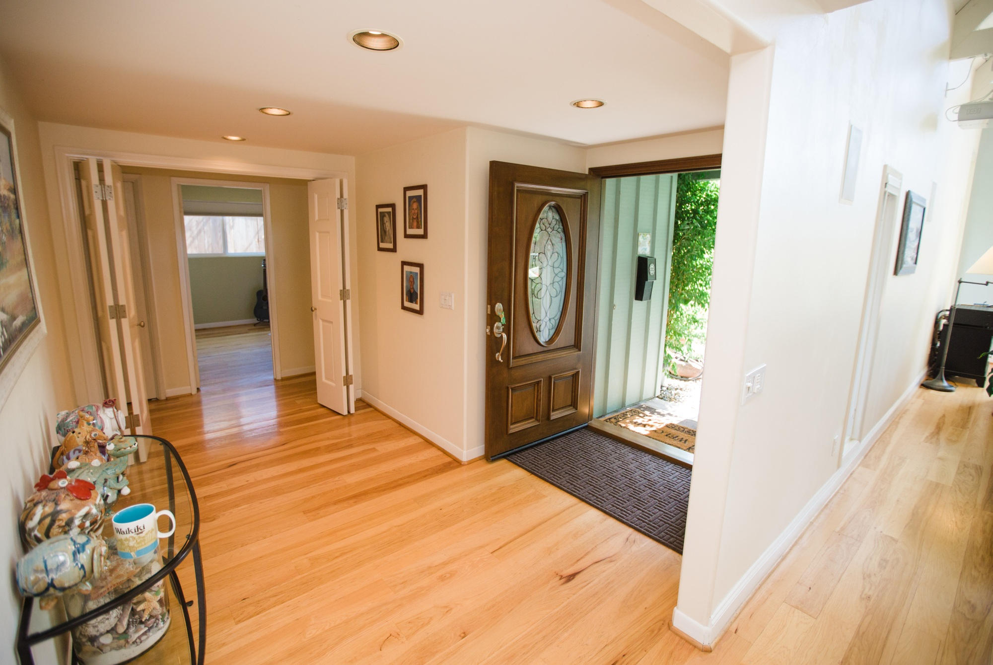927 Randolph Road Santa Barbara, CA 93111 - Photo 7 of 17 a view of a living room
